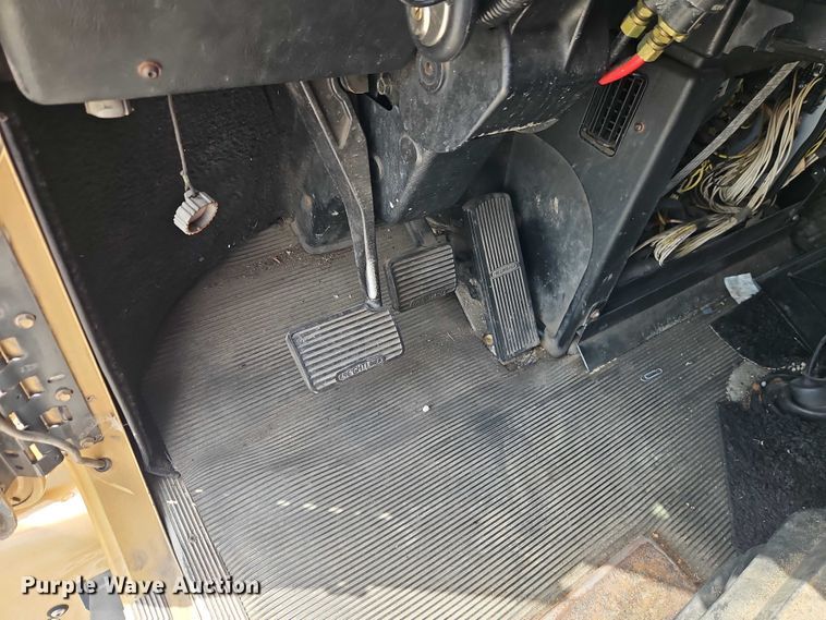 image for item EO7302 2000 Freightliner FLD semi truck