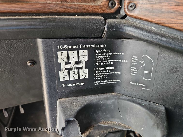 image for item EO7302 2000 Freightliner FLD semi truck