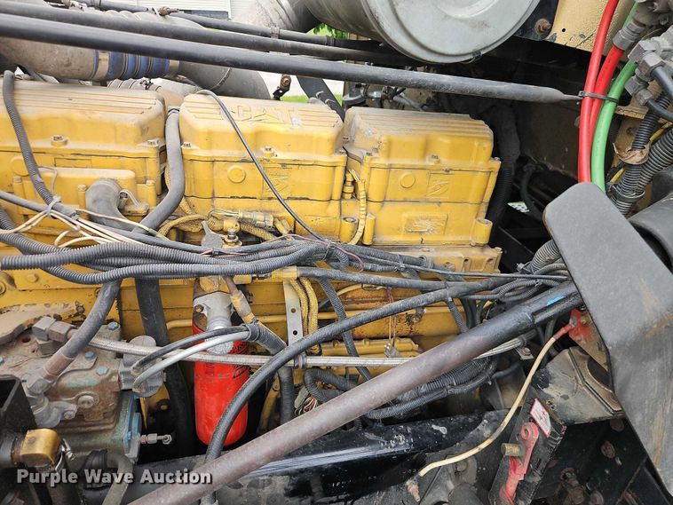 image for item EO7302 2000 Freightliner FLD semi truck