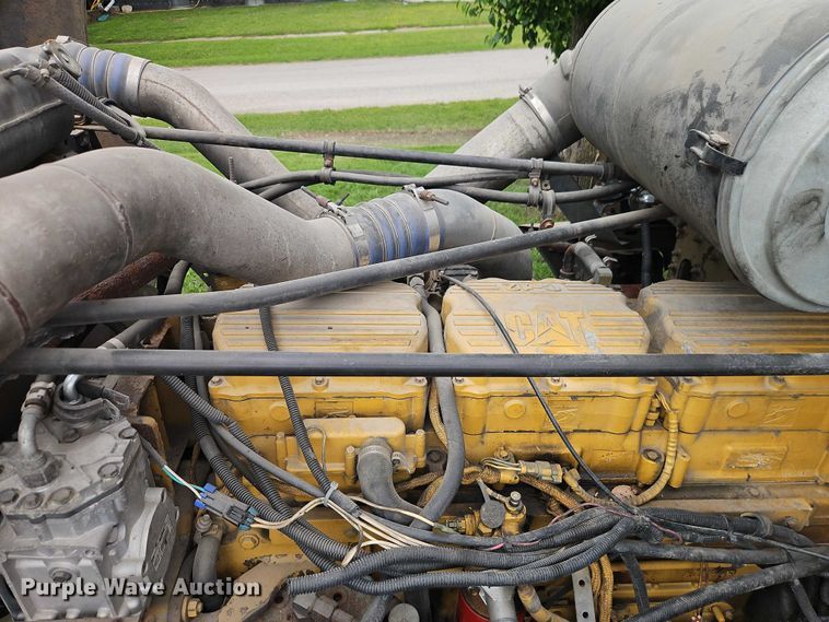 image for item EO7302 2000 Freightliner FLD semi truck