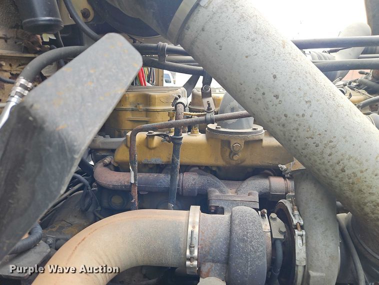 image for item EO7302 2000 Freightliner FLD semi truck