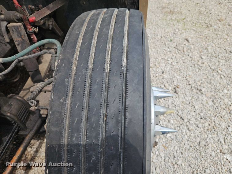 image for item EO7302 2000 Freightliner FLD semi truck