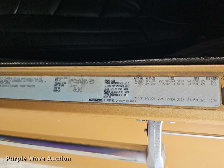 image for item EO7302 2000 Freightliner FLD semi truck