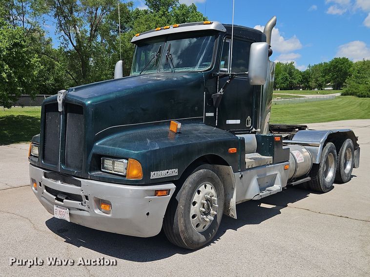 image for item EO7303 1993 Kenworth T660 semi truck