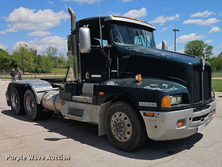 image for item EO7303 1993 Kenworth T660 semi truck