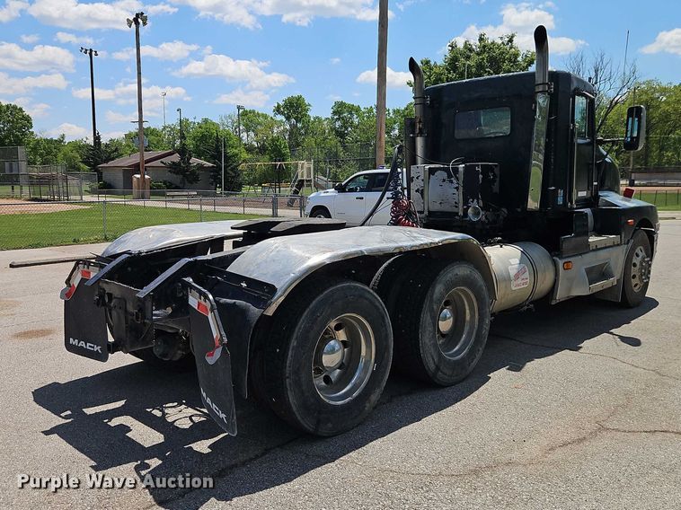 image for item EO7303 1993 Kenworth T660 semi truck