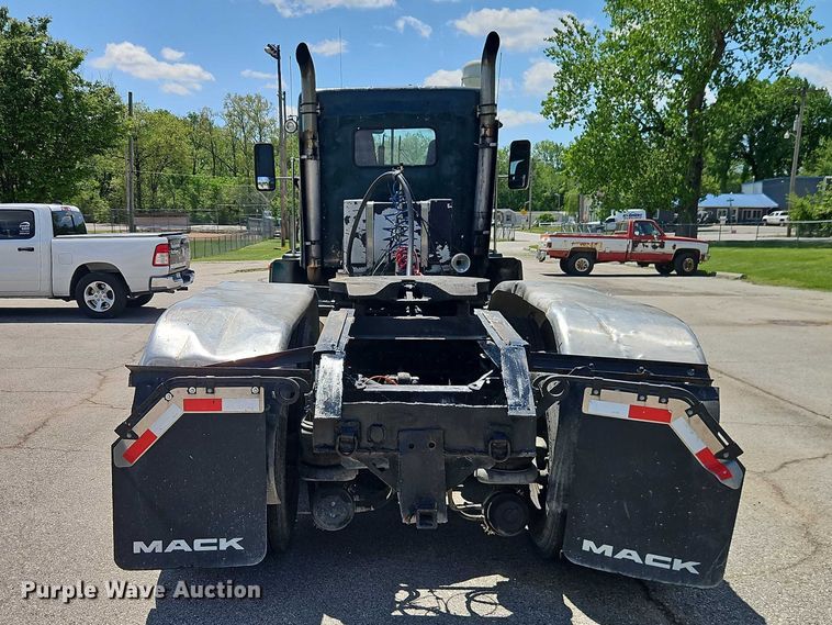 image for item EO7303 1993 Kenworth T660 semi truck