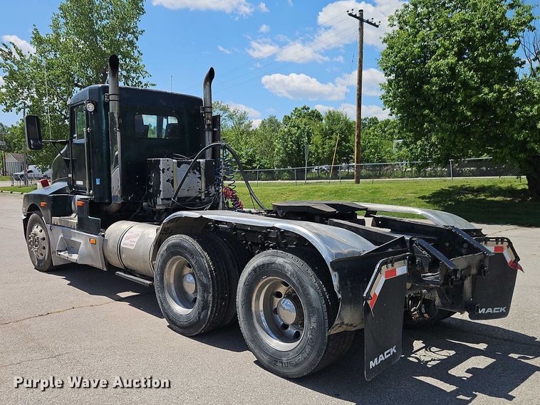 image for item EO7303 1993 Kenworth T660 semi truck