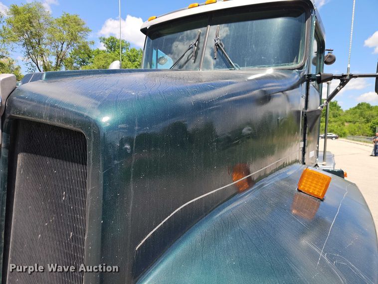 image for item EO7303 1993 Kenworth T660 semi truck
