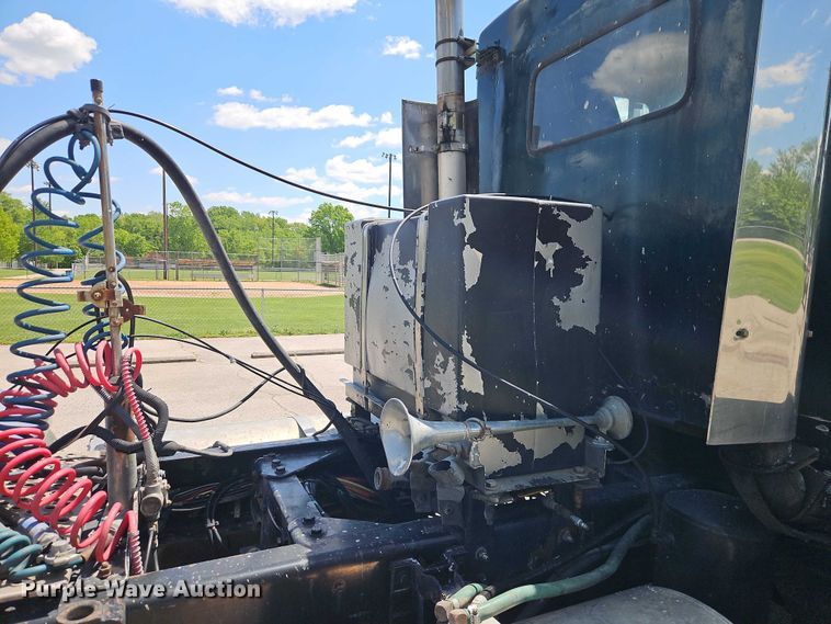 image for item EO7303 1993 Kenworth T660 semi truck