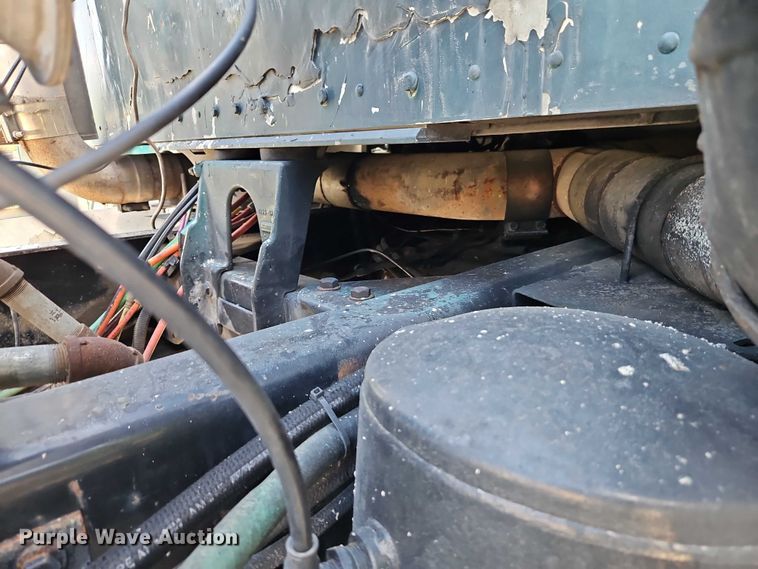 image for item EO7303 1993 Kenworth T660 semi truck