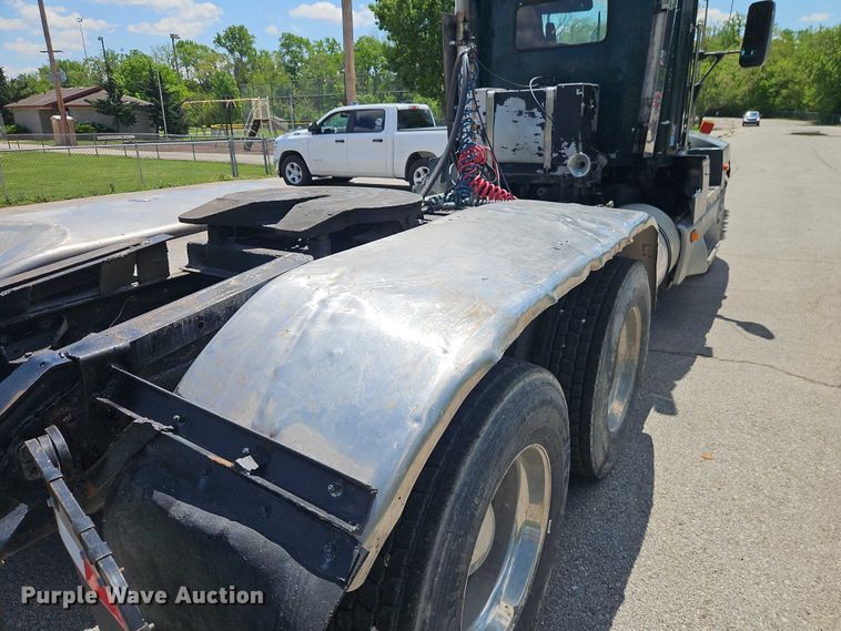 image for item EO7303 1993 Kenworth T660 semi truck