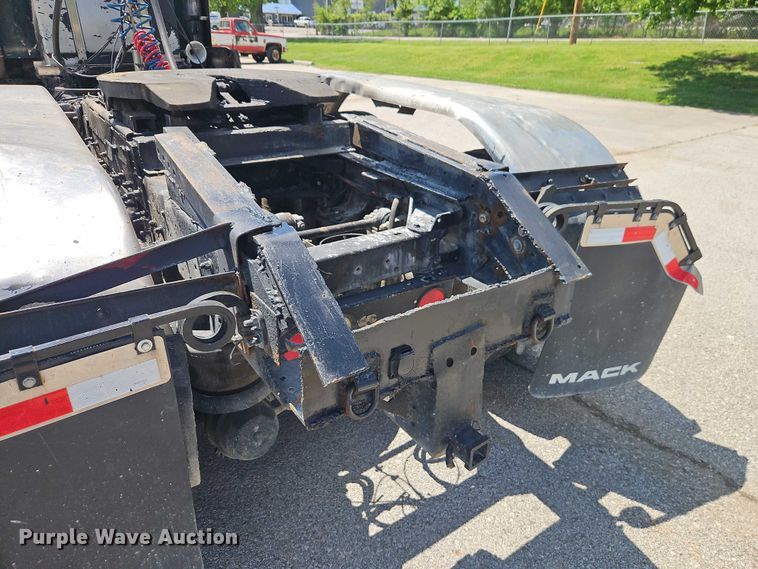 image for item EO7303 1993 Kenworth T660 semi truck