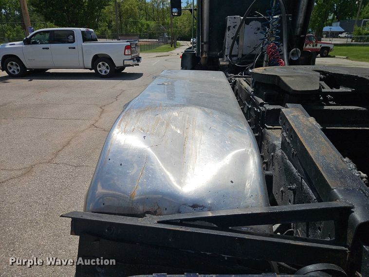 image for item EO7303 1993 Kenworth T660 semi truck