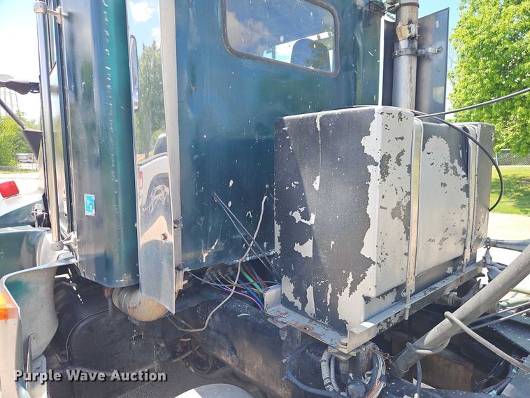 image for item EO7303 1993 Kenworth T660 semi truck