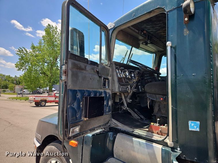 image for item EO7303 1993 Kenworth T660 semi truck