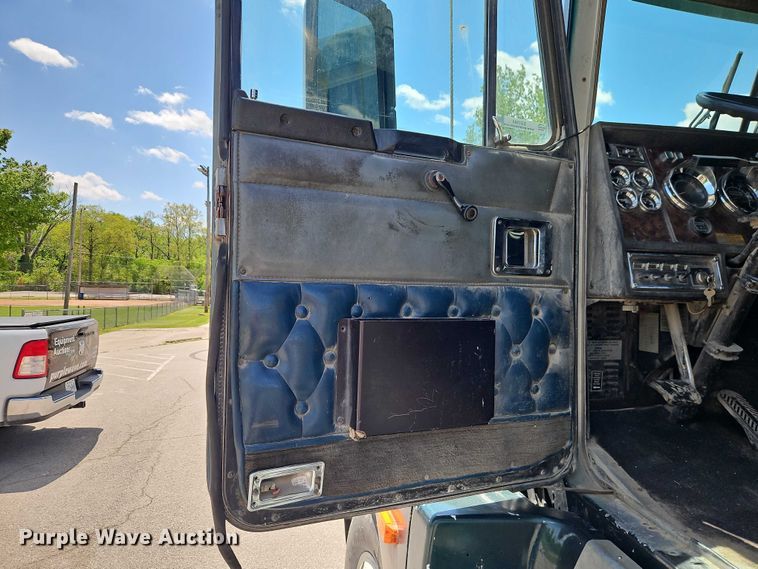 image for item EO7303 1993 Kenworth T660 semi truck