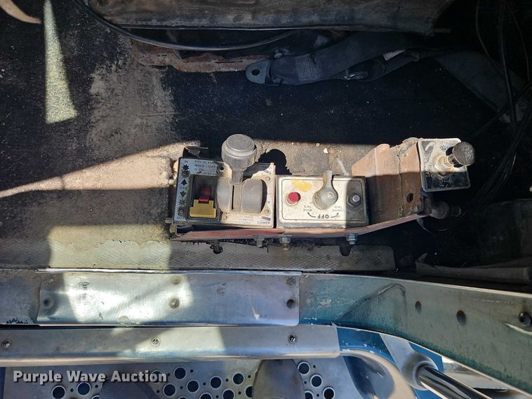 image for item EO7303 1993 Kenworth T660 semi truck
