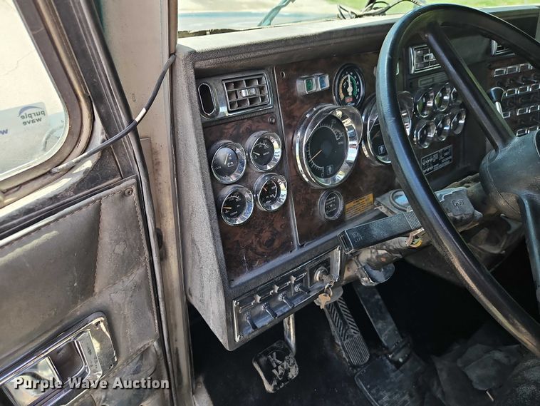 image for item EO7303 1993 Kenworth T660 semi truck