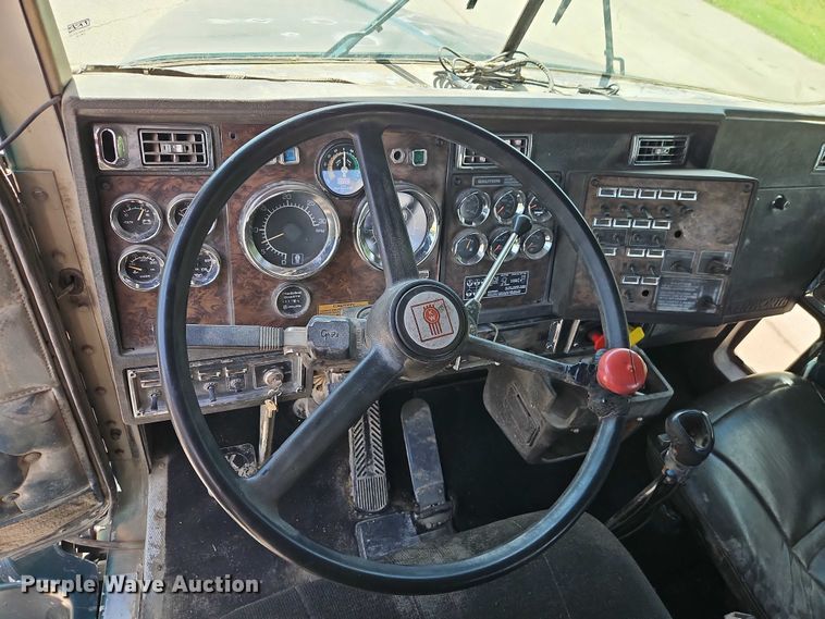 image for item EO7303 1993 Kenworth T660 semi truck