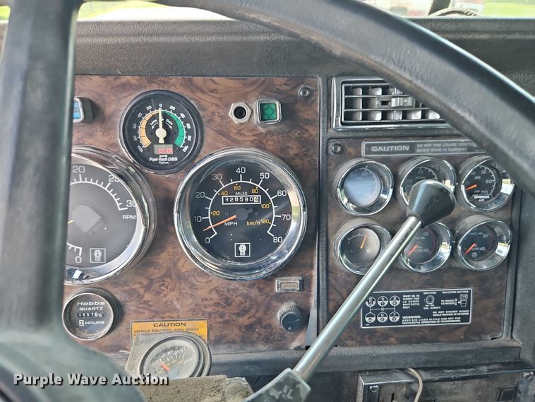 image for item EO7303 1993 Kenworth T660 semi truck