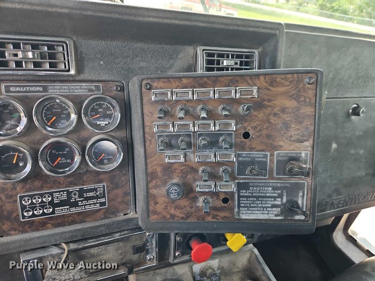 image for item EO7303 1993 Kenworth T660 semi truck