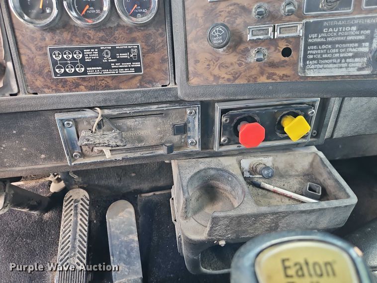 image for item EO7303 1993 Kenworth T660 semi truck