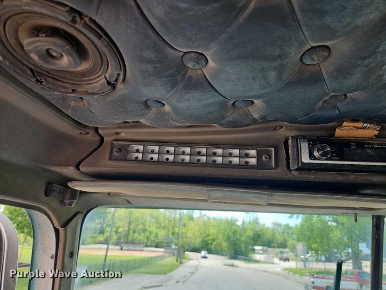image for item EO7303 1993 Kenworth T660 semi truck