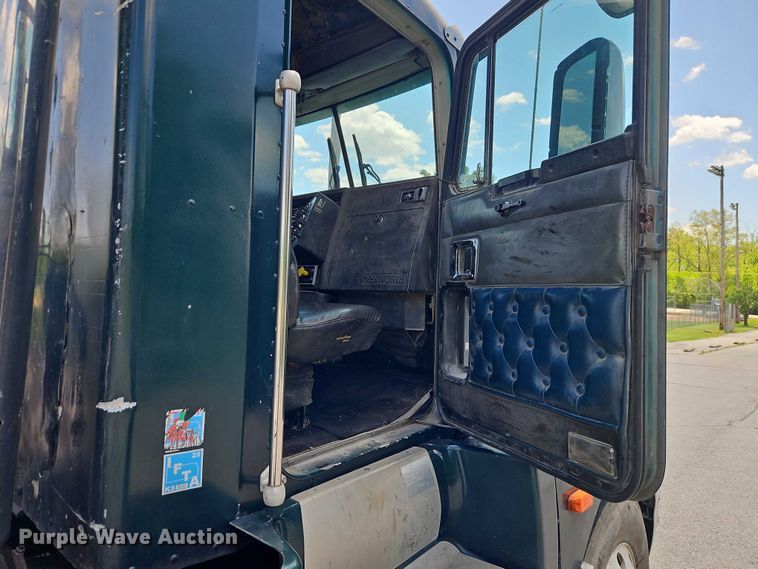 image for item EO7303 1993 Kenworth T660 semi truck
