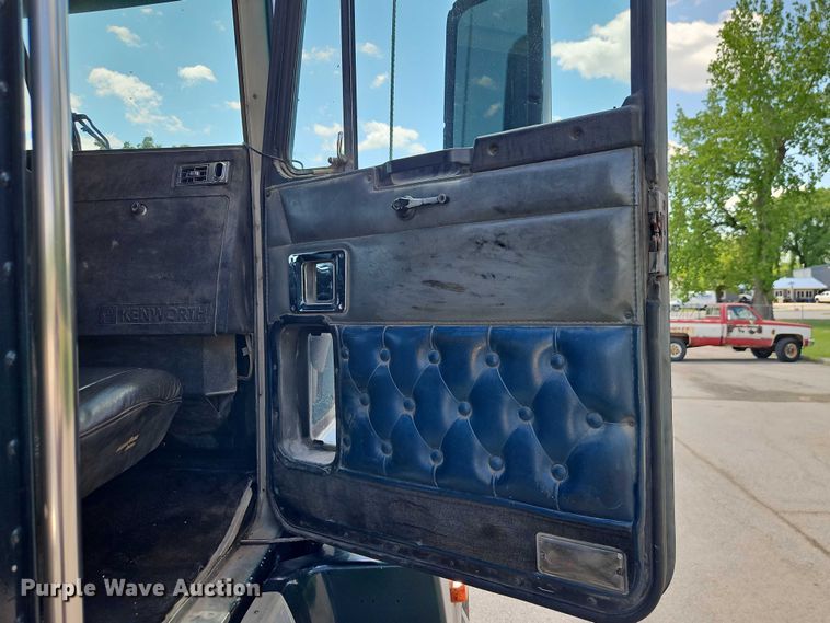 image for item EO7303 1993 Kenworth T660 semi truck