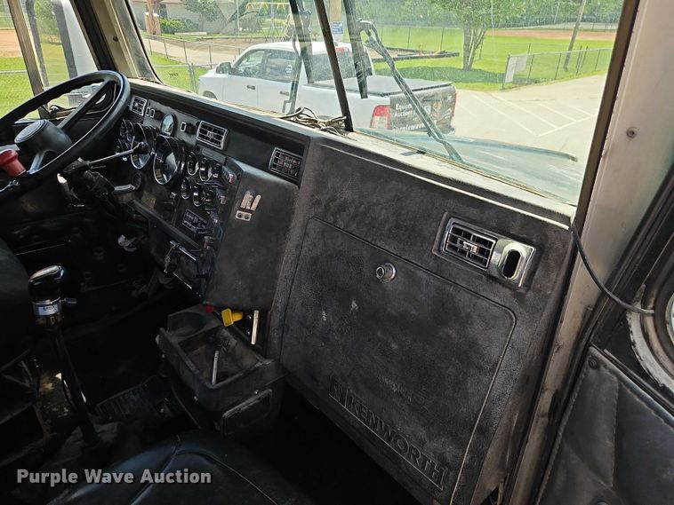 image for item EO7303 1993 Kenworth T660 semi truck