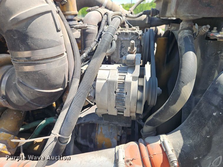 image for item EO7303 1993 Kenworth T660 semi truck