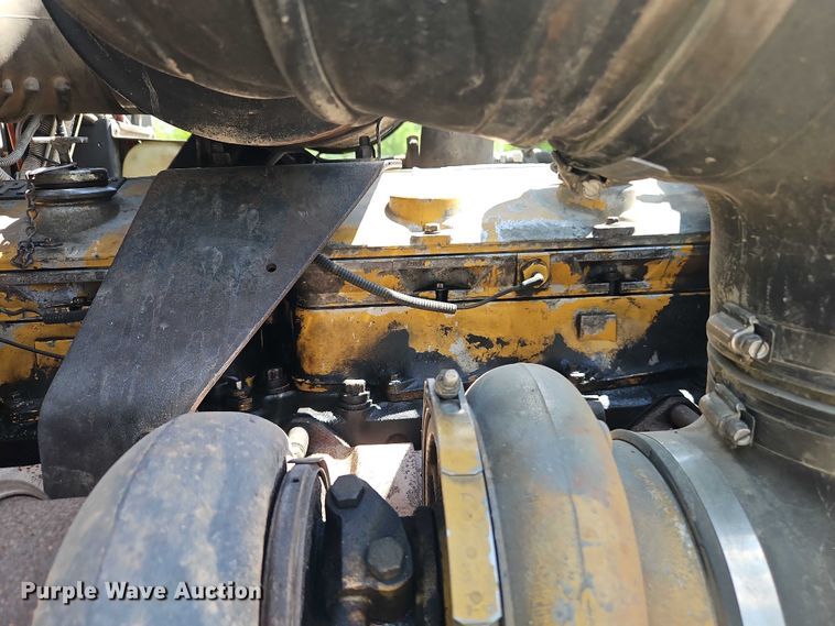 image for item EO7303 1993 Kenworth T660 semi truck