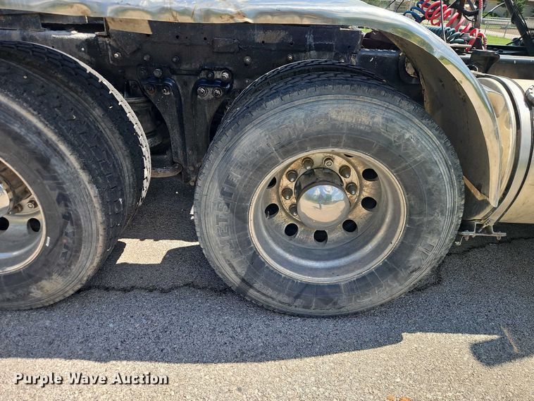 image for item EO7303 1993 Kenworth T660 semi truck