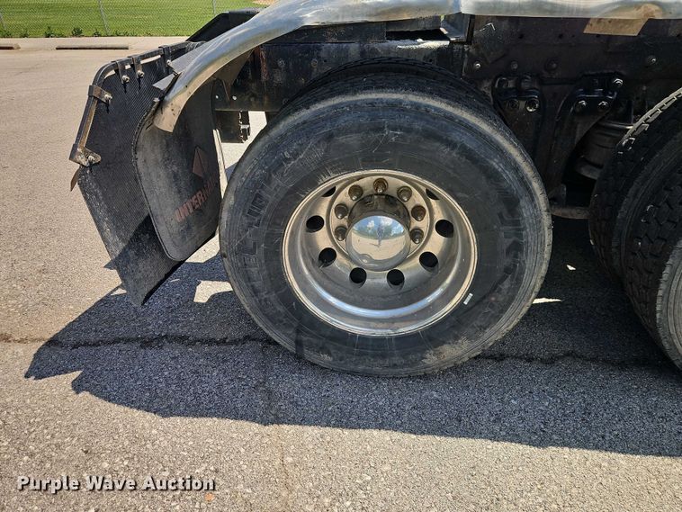 image for item EO7303 1993 Kenworth T660 semi truck