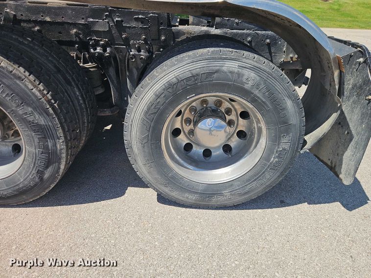 image for item EO7303 1993 Kenworth T660 semi truck