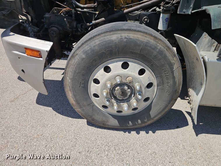 image for item EO7303 1993 Kenworth T660 semi truck