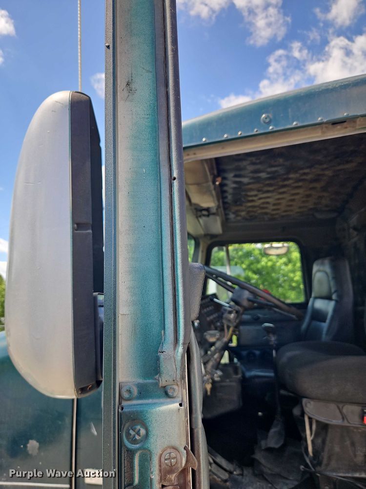 image for item EO7303 1993 Kenworth T660 semi truck