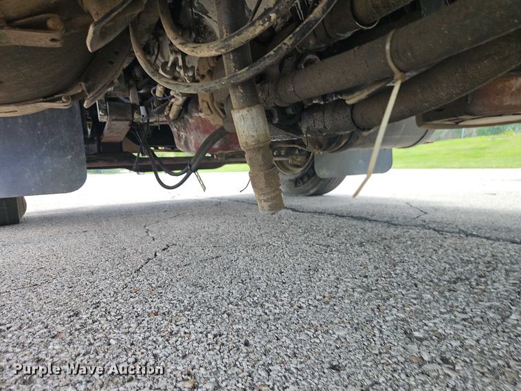 image for item EO7304 2010 Mack CHU613 semi truck