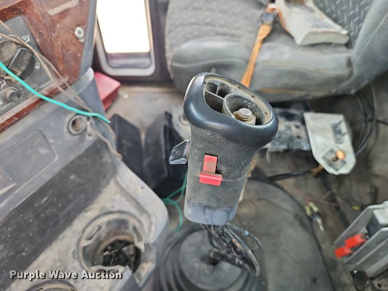 image for item EO7304 2010 Mack CHU613 semi truck