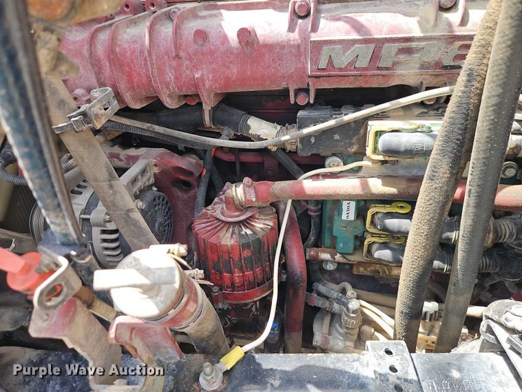 image for item EO7304 2010 Mack CHU613 semi truck