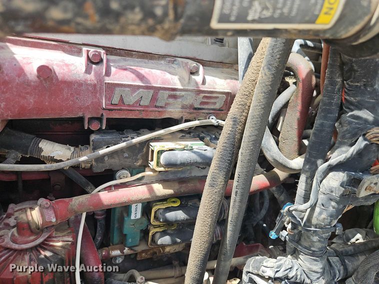 image for item EO7304 2010 Mack CHU613 semi truck