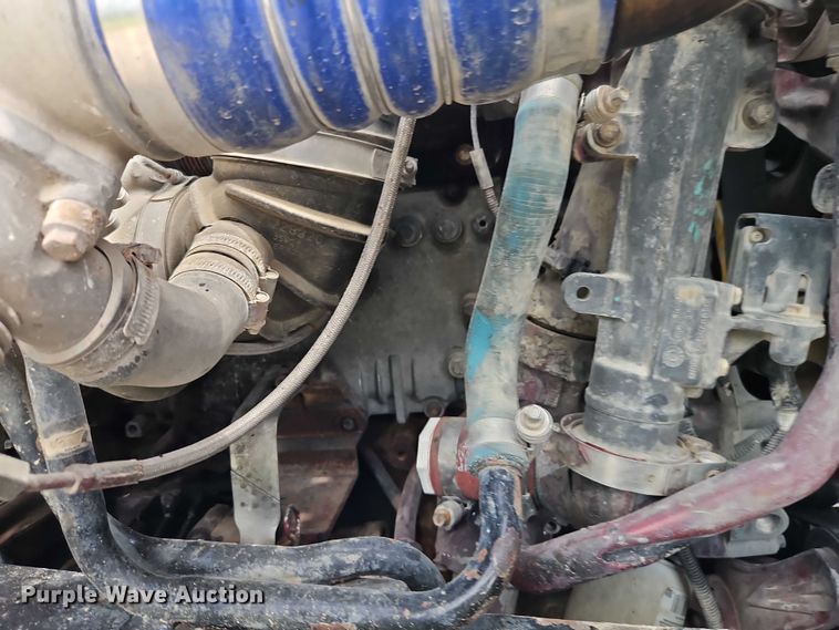 image for item EO7304 2010 Mack CHU613 semi truck