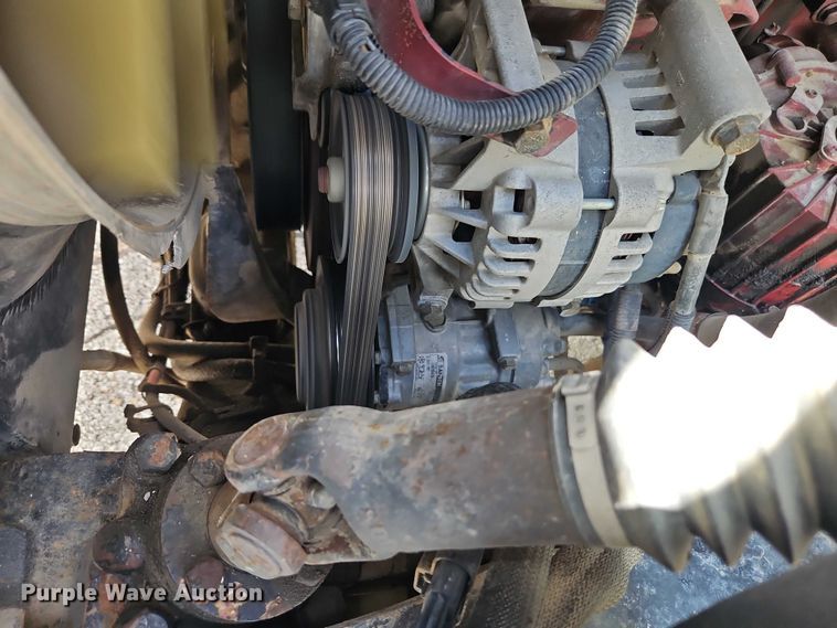 image for item EO7304 2010 Mack CHU613 semi truck