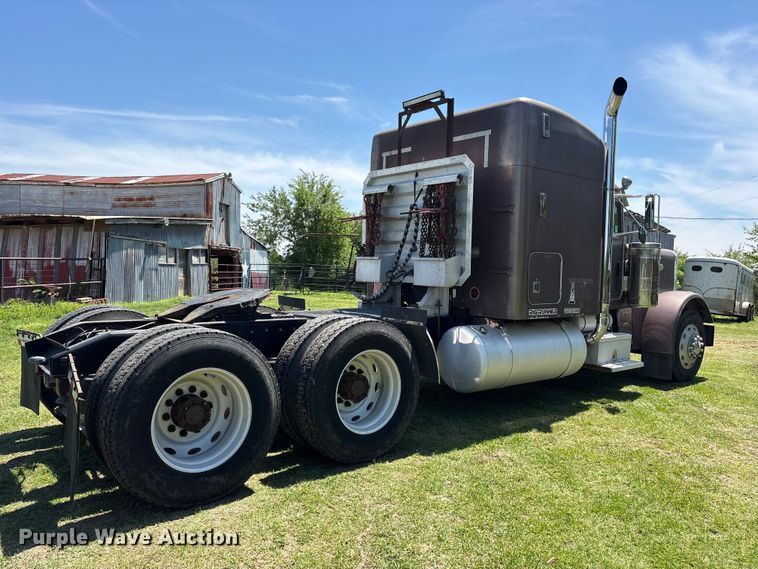 image for item ES8919 1996 Peterbilt 379 semi truck
