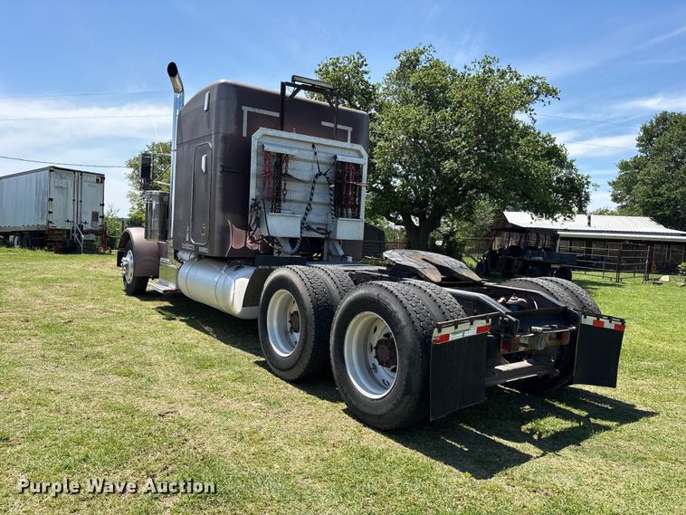 image for item ES8919 1996 Peterbilt 379 semi truck