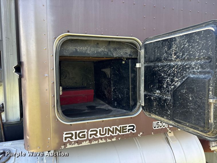 image for item ES8919 1996 Peterbilt 379 semi truck