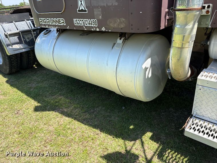 image for item ES8919 1996 Peterbilt 379 semi truck