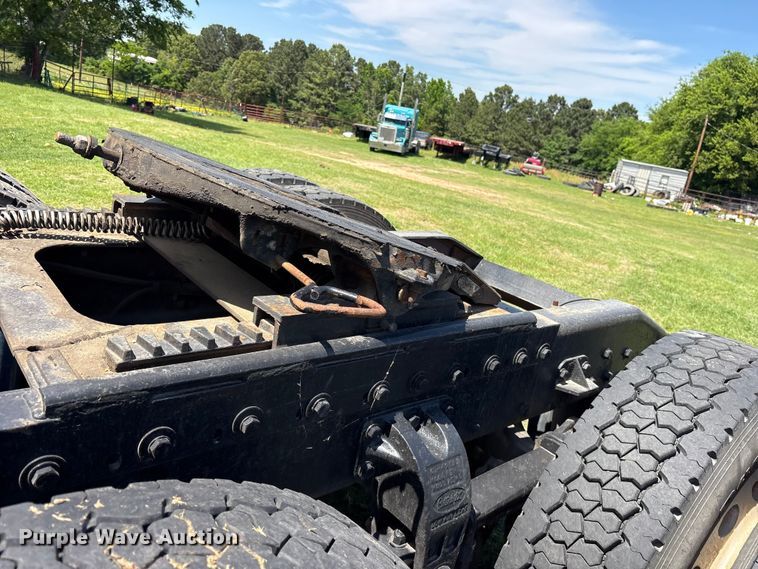 image for item ES8919 1996 Peterbilt 379 semi truck