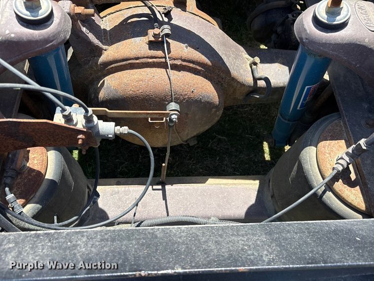 image for item ES8919 1996 Peterbilt 379 semi truck